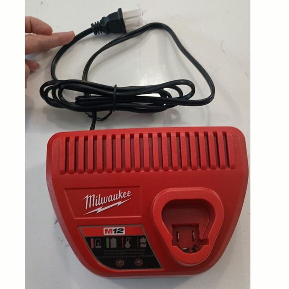 Milwaukee brand new without box 12 volt charger - Picture 2 of 8